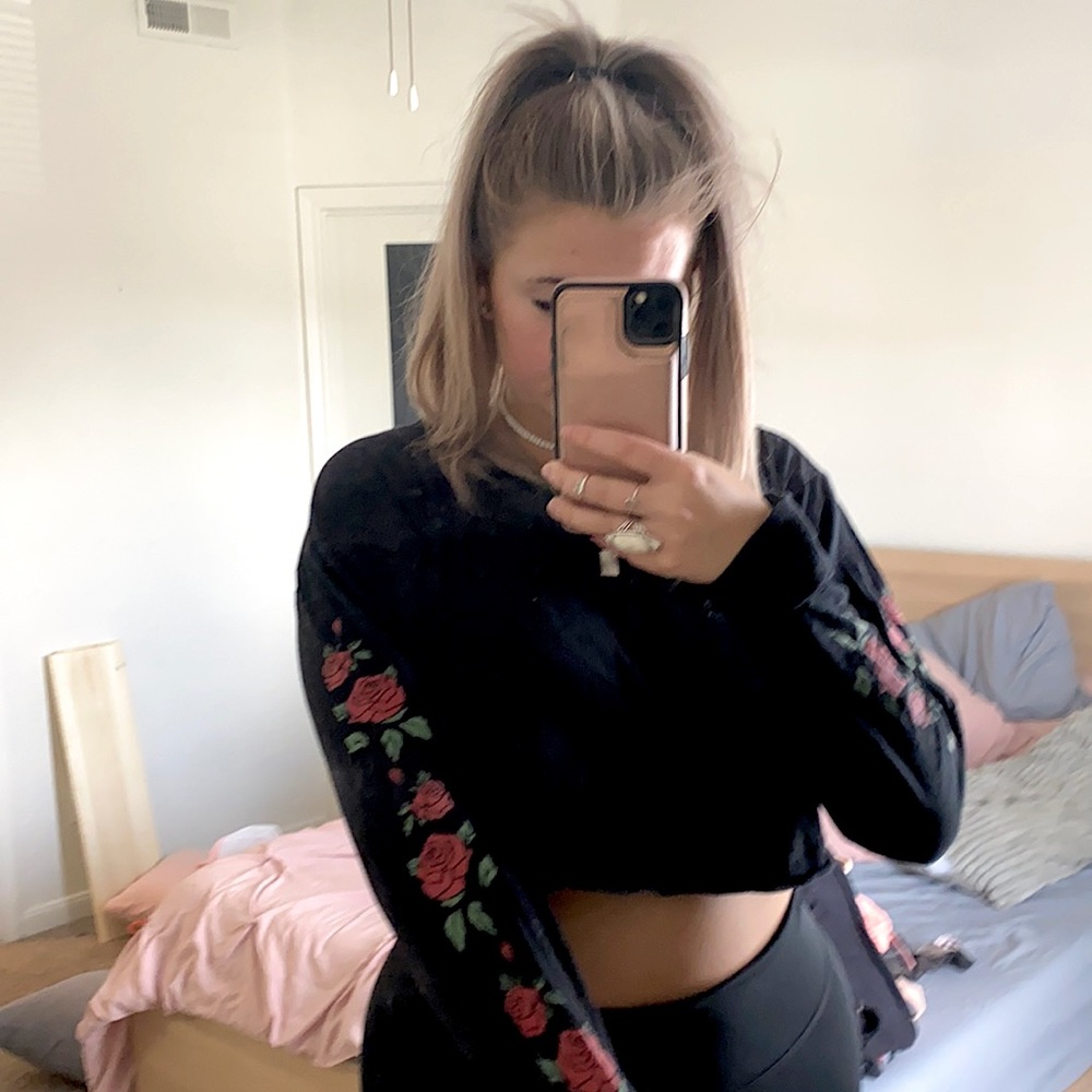 Urban rose cropped long sleeve